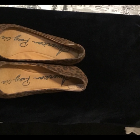 Leopard Print Flat Shoes - Picture 9 of 9